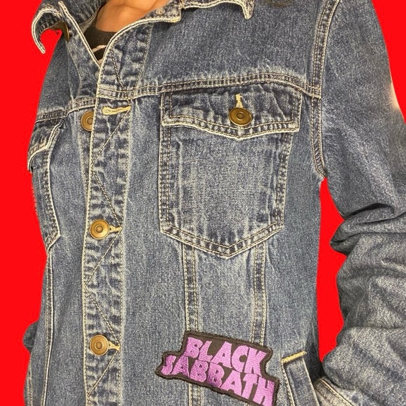 Forever 21 MTV Patch Jean Jacket w/ Rolling Stones & Black Sabbath Patches - Picture 6 of 7
